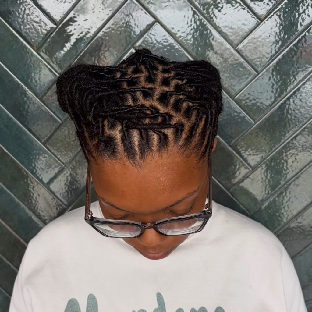 Short Loc Tuck with Two-Strand Twist Pattern